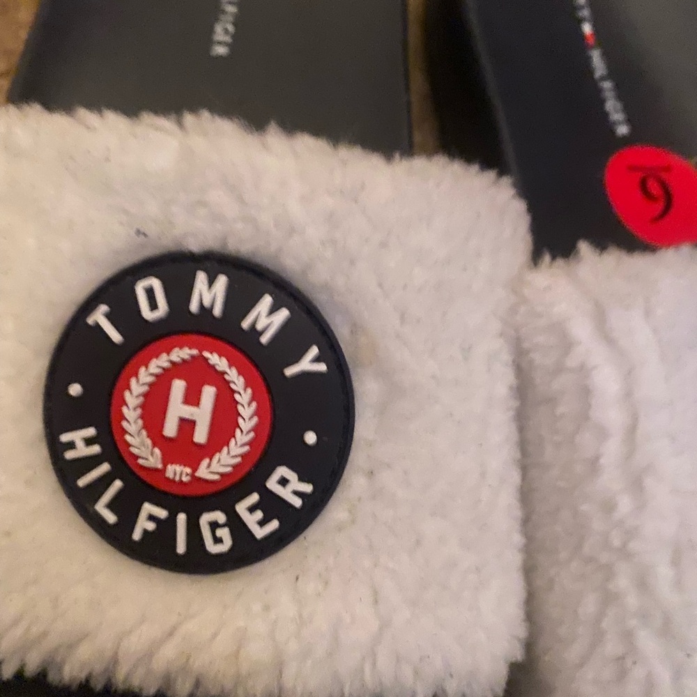 NWOT  ladies Tommy Hilfiger slides - Picture 4 of 8